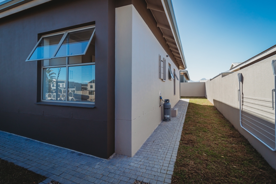 3 Bedroom Property for Sale in Kraaibosch Western Cape